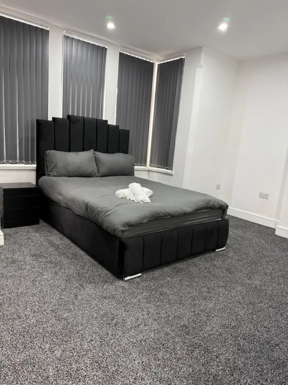 Lutom 2 Bed Flat - 1 With Sofa bed Sleeps 4