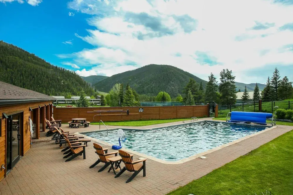1320 Tennis Townhome 3 Bedroom Townhouse by RedAwning