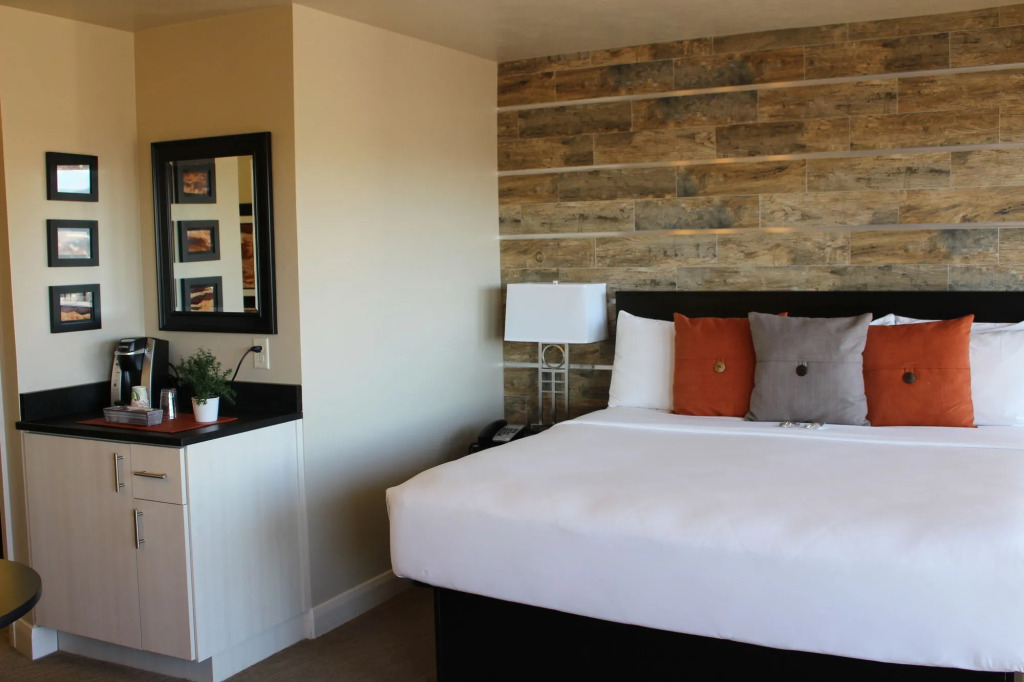 Inn On The Cliff