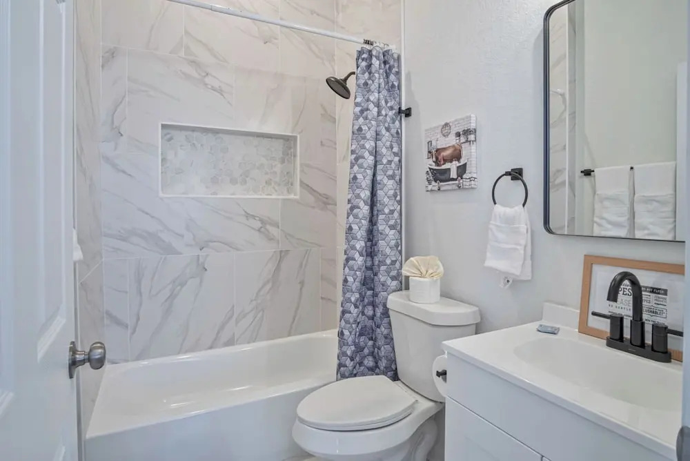 Walk to Riverwalk! 3br/2ba Gem Near Fun Downtown!