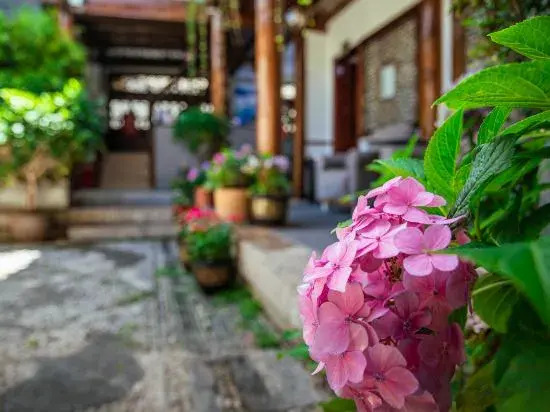 Shanfeng Garden Inn (Lijiang Ancient Town Mufu Branch)
