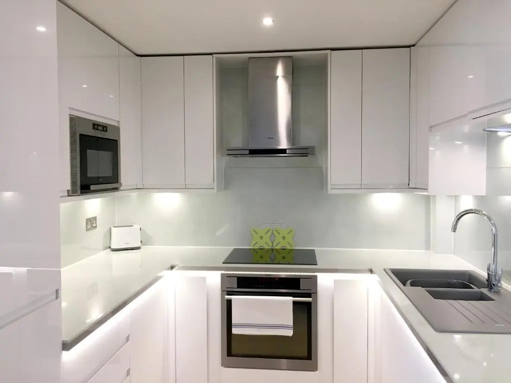 Superb 3-Bed 2-Bath with Wifi: Trendy Fitzrovia W1