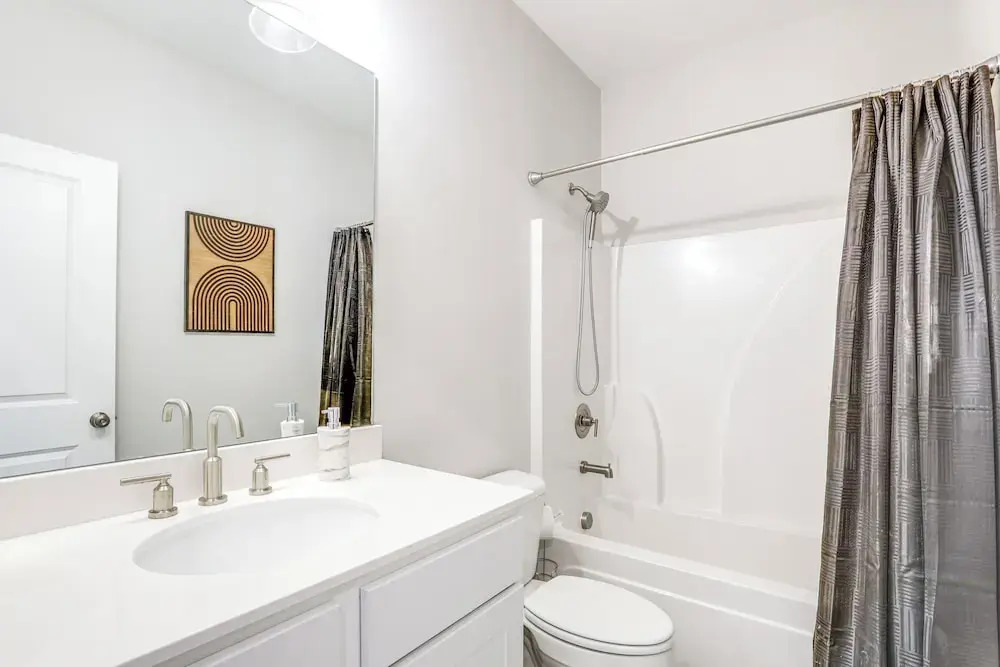 7 Mi to Dtwn: Sleek Retreat in Atlanta!