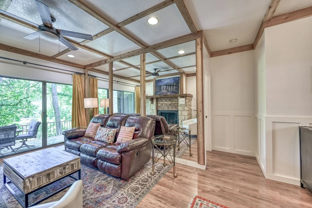 New! Luxurious Riverfront Condo Just 1 Blk to Schlitterbahn!