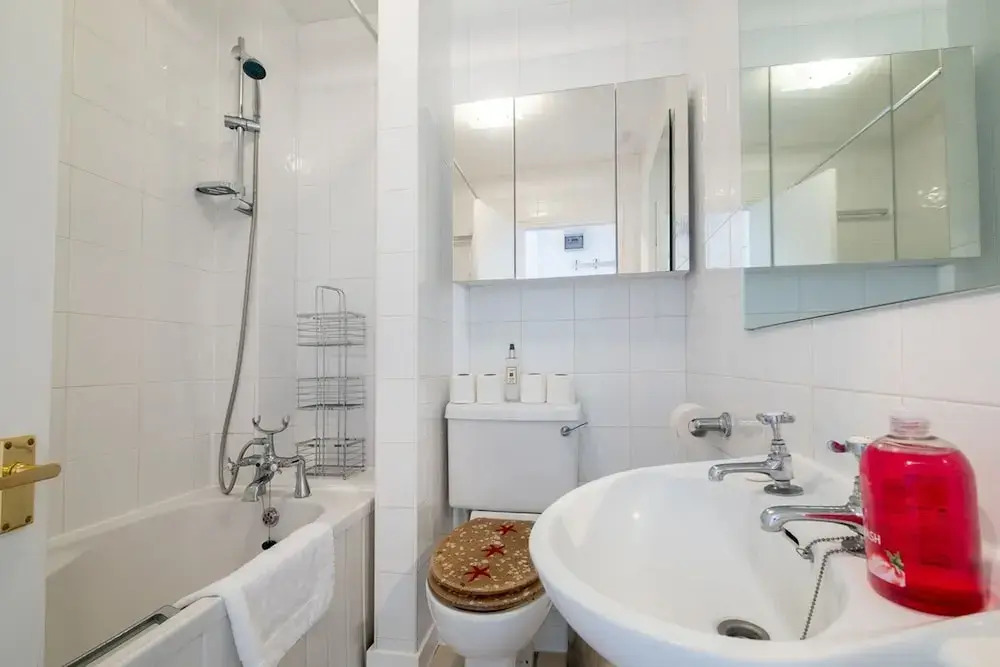 Host Stay Regency Square Apartment