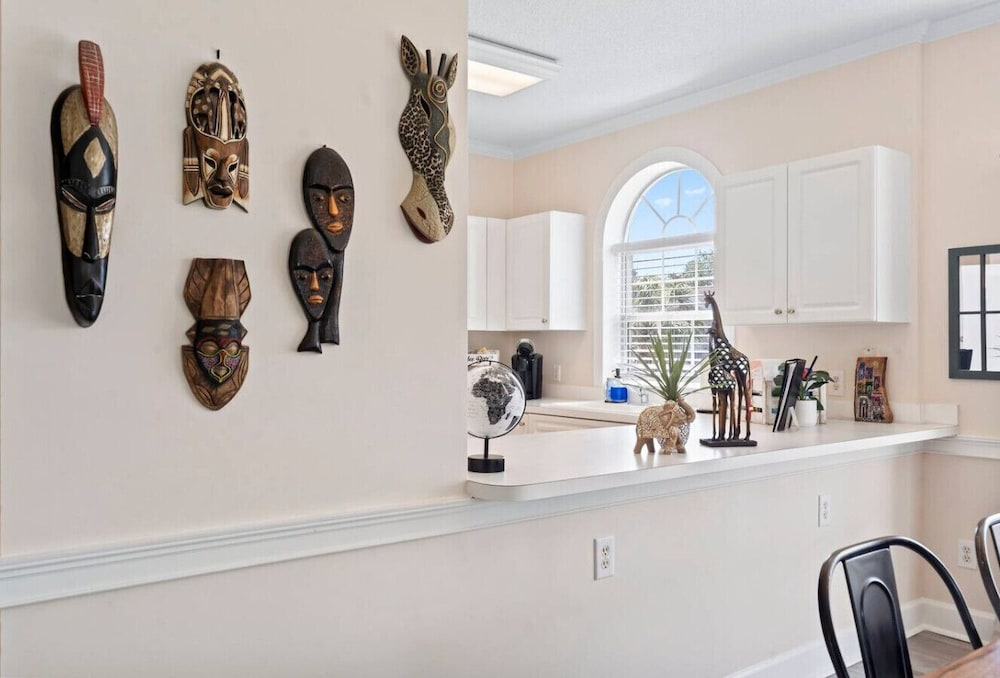 Travel the World Pet-friendly Global-themed Condo w/ Natural Light