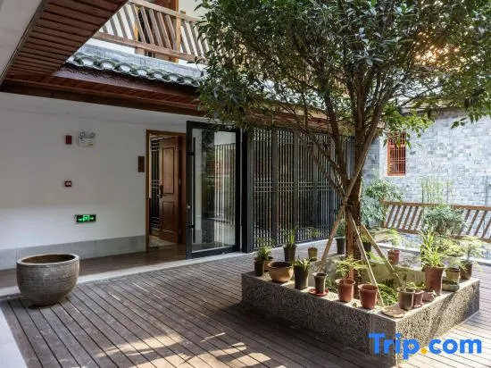 Shuixiu Hotel (Mist Bridge, Phoenix Ancient Town Scenic Area)