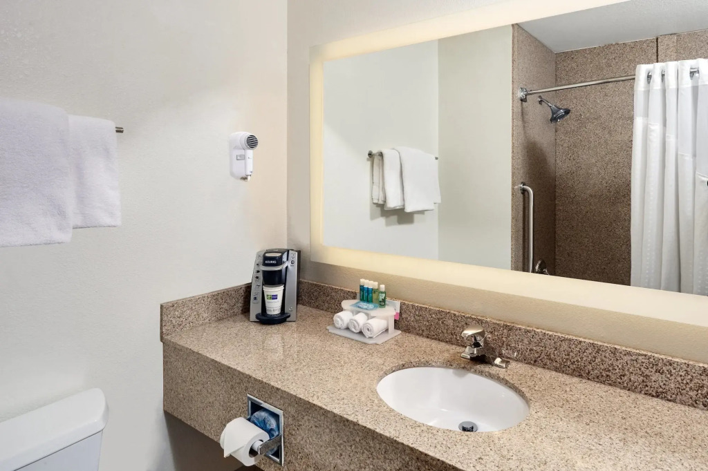 Holiday Inn Express Sheboygan-Kohler by IHG