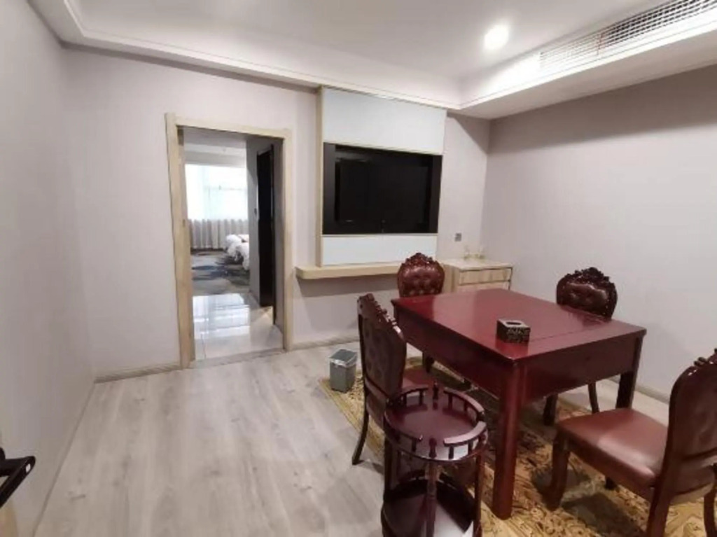 Tianjia Holiday Hotel (Nanjing Tianyin Avenue Metro Station Store)