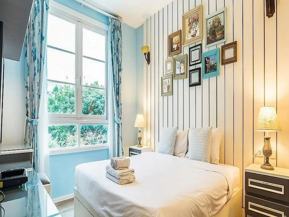 Summer Huahin Condo 2 Bedrooms Pool View Classic Room