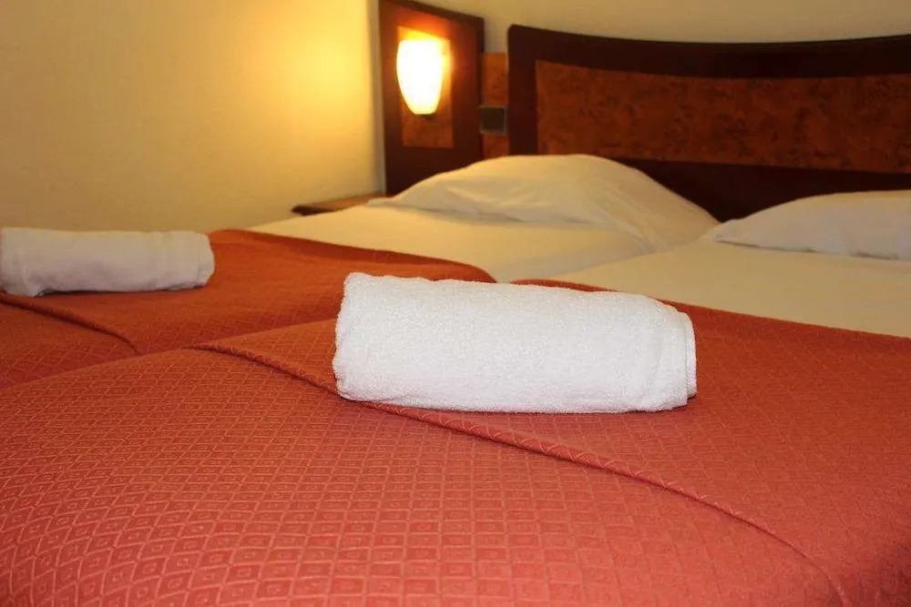 Euro Hotel Sovereign Paris Saint-Denis
