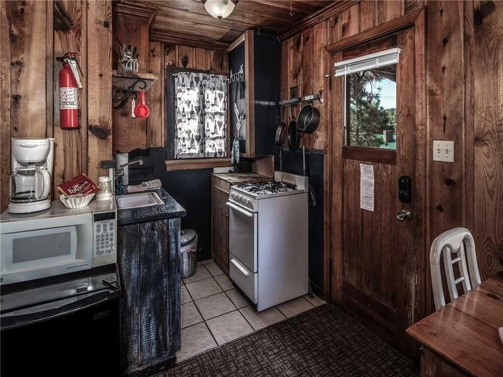 Apache Village 4, King Studio, Midtown, Sleeps 2