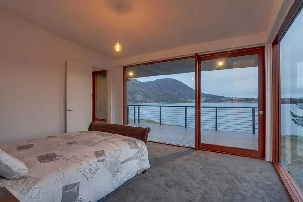 Hobart Waterfront Luxury Retreat