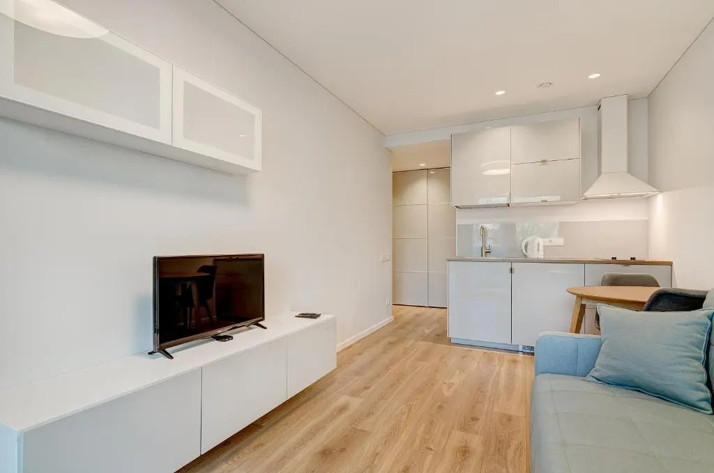 City Studio 1B in a great location