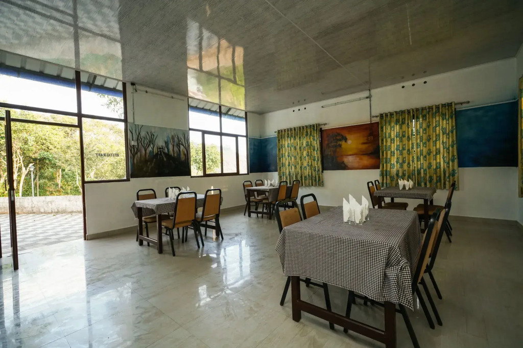 OYO 11493 Hotel Misty Valley