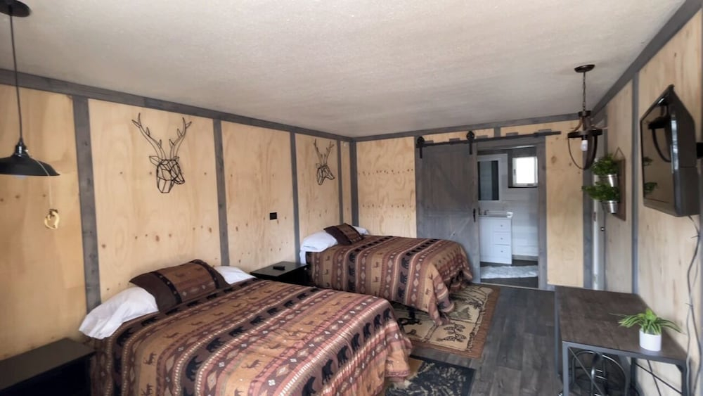 Tecumseh Inn & Suites