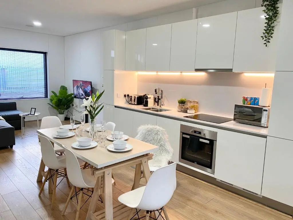 Large Townhouse 5 Beds with Two Parking Spaces - Manchester City Centre