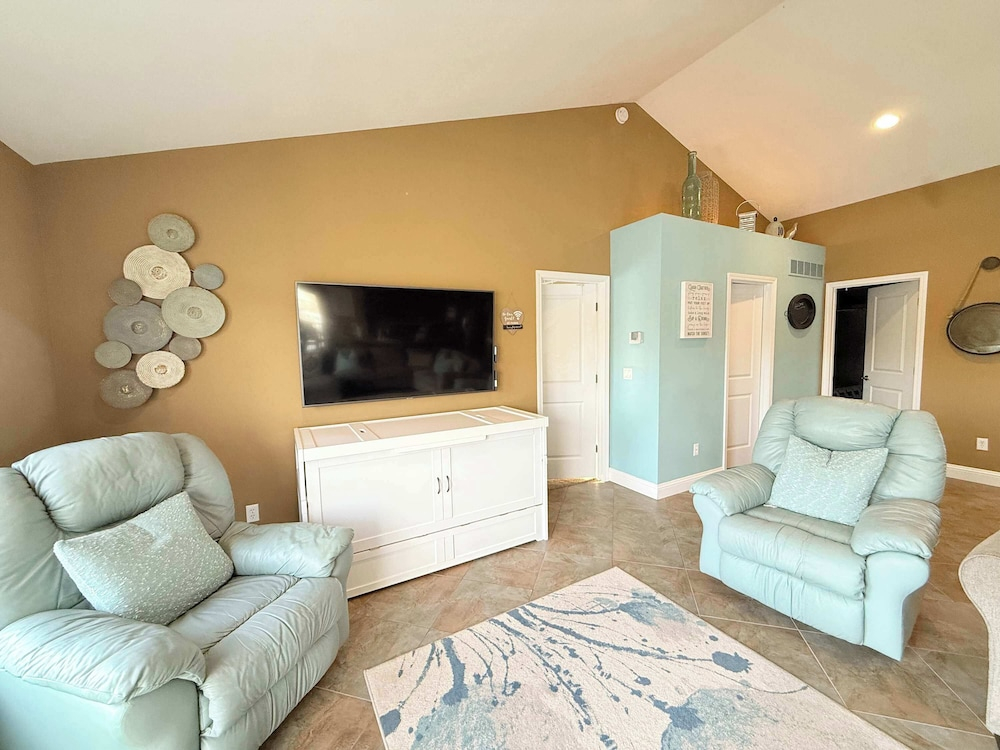 Eagle Ridge Retreat - Dock, Hot Tub & Game Room