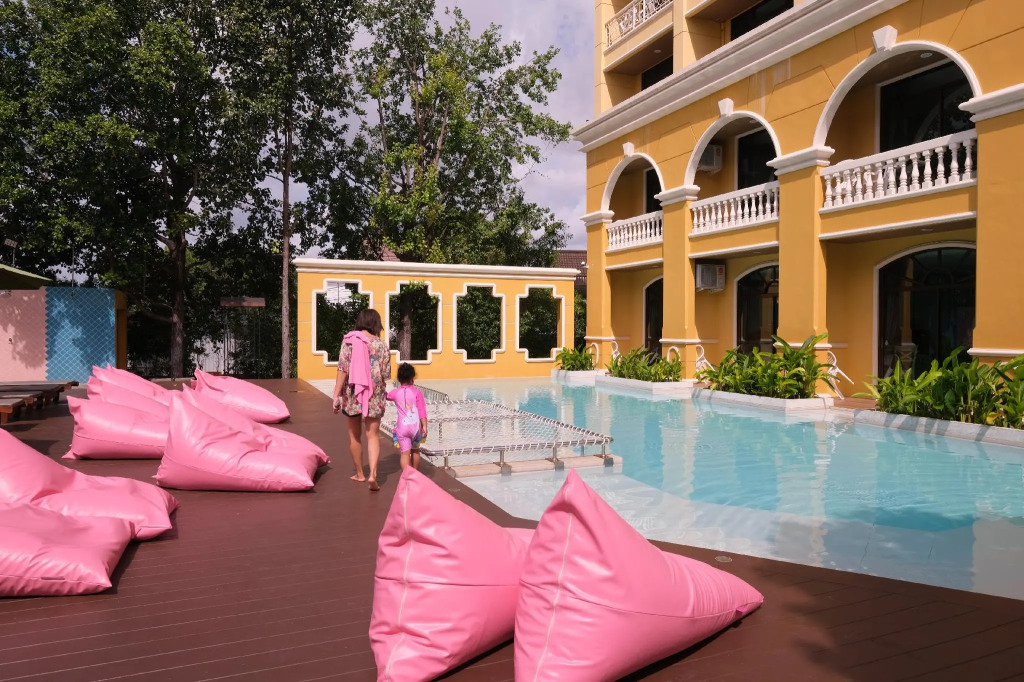 ROYAL PINEAPPLE HOTEL l a welcome to wealth and good fortune