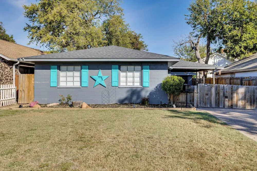 4 Mi to Fort Sill: Modern Home w/ Private Yard
