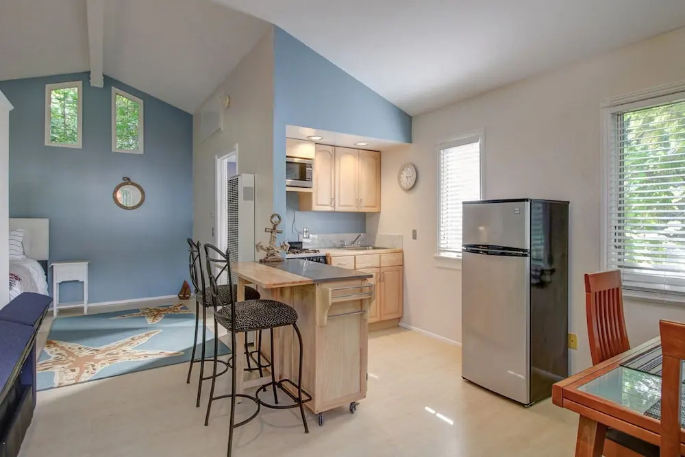Agapios Cottage Close to State Street by RedAwning