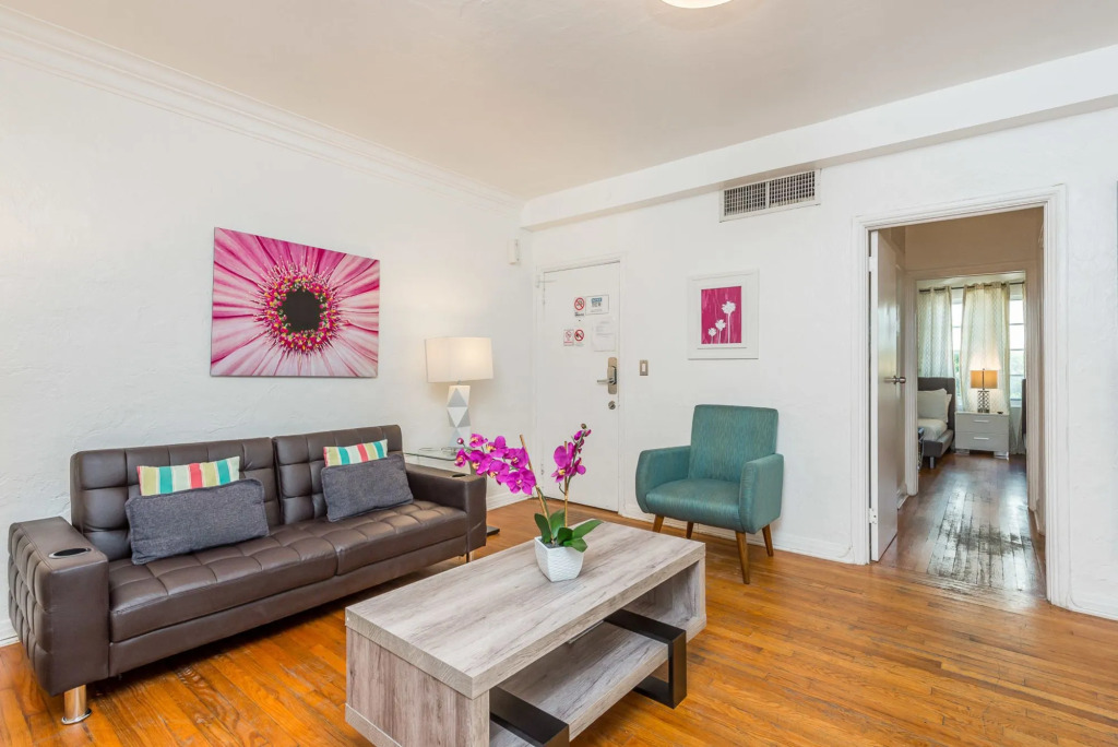 L’Etoile Apartments Part of the Oasis Casita Collection