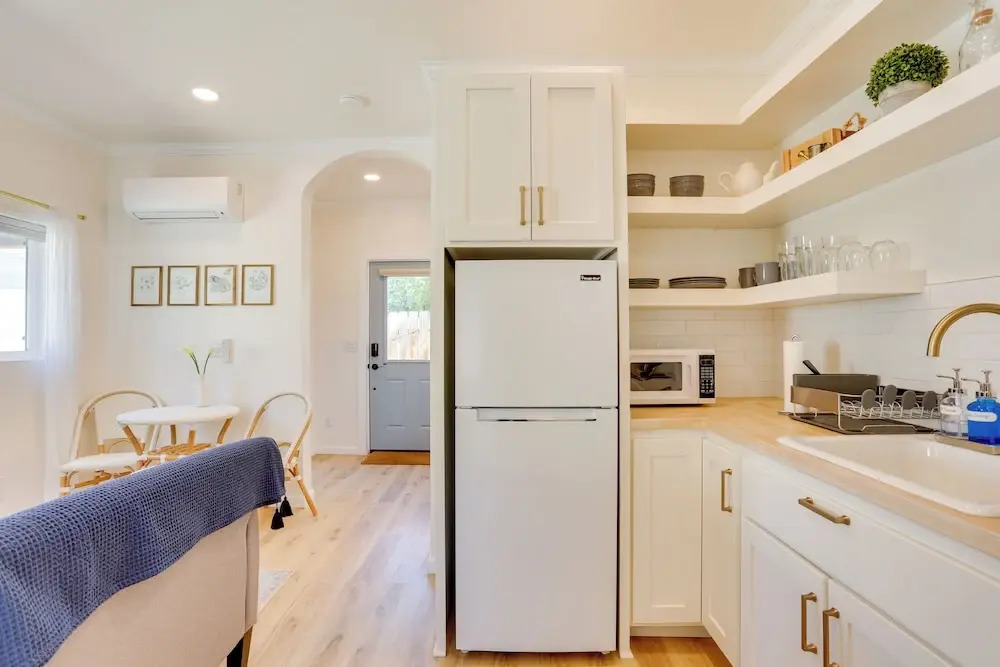 Centrally Located Studio 3 Mi From Downtown!