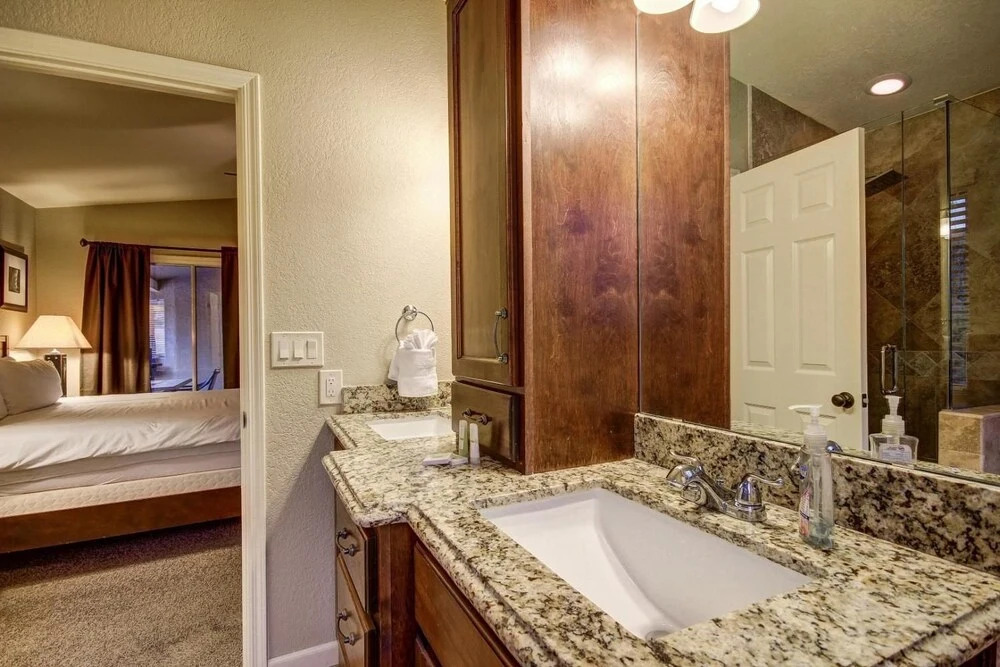 SLS Janice Luxury Home - FREE Heated Pool, Spa, Pool Table & More
