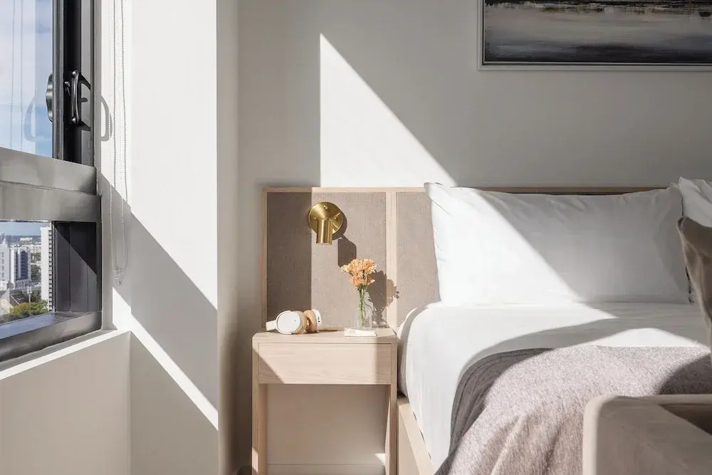 District 225 • 2 BD/2BTH • 20th Fl • Free Spa
