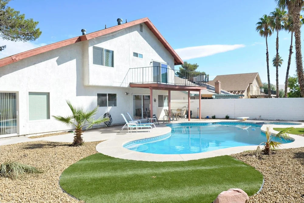 Luxury 4br 8min to Las Vegas Strip