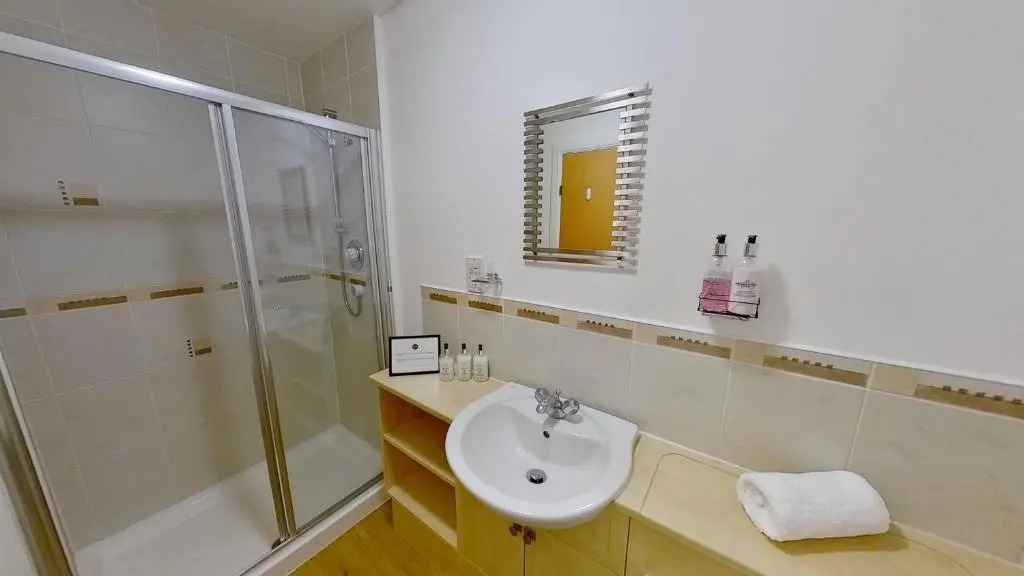 Orange Town House - Shaw Road, Only 6 Minutes to City Centre