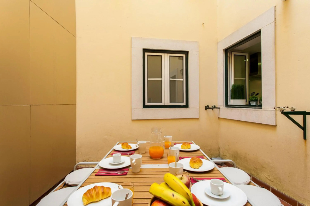 Chiado Patio Apartment Rentexperience