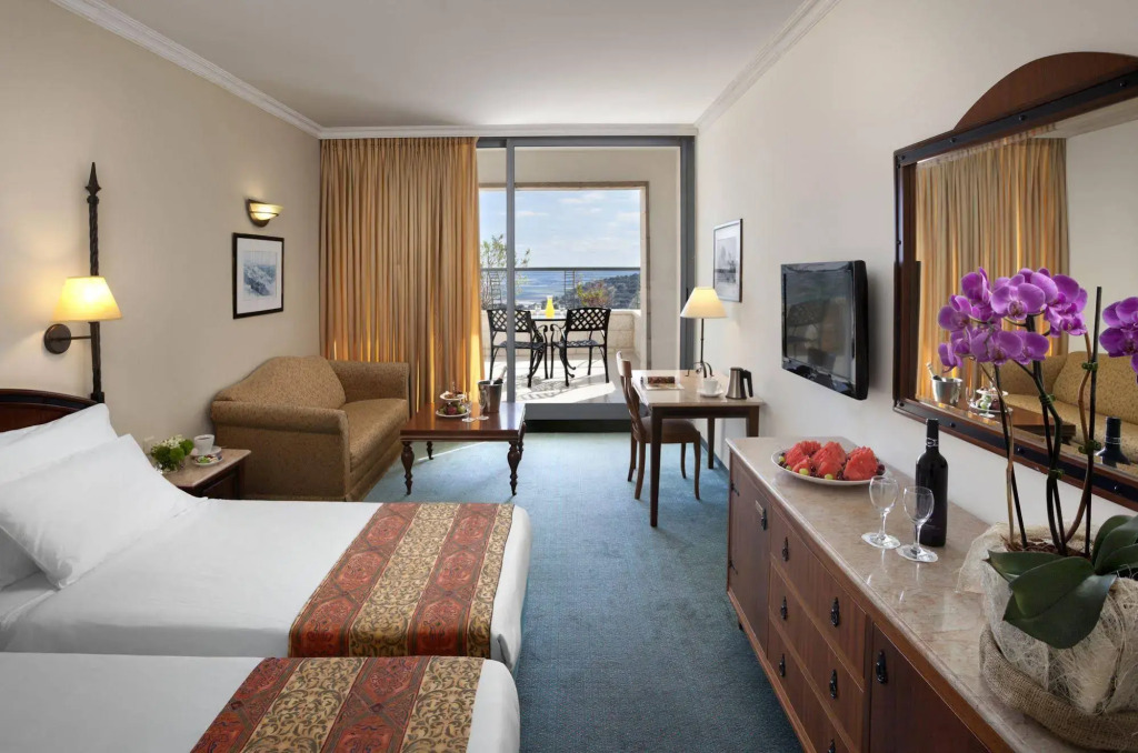 Golden Crown Hotel