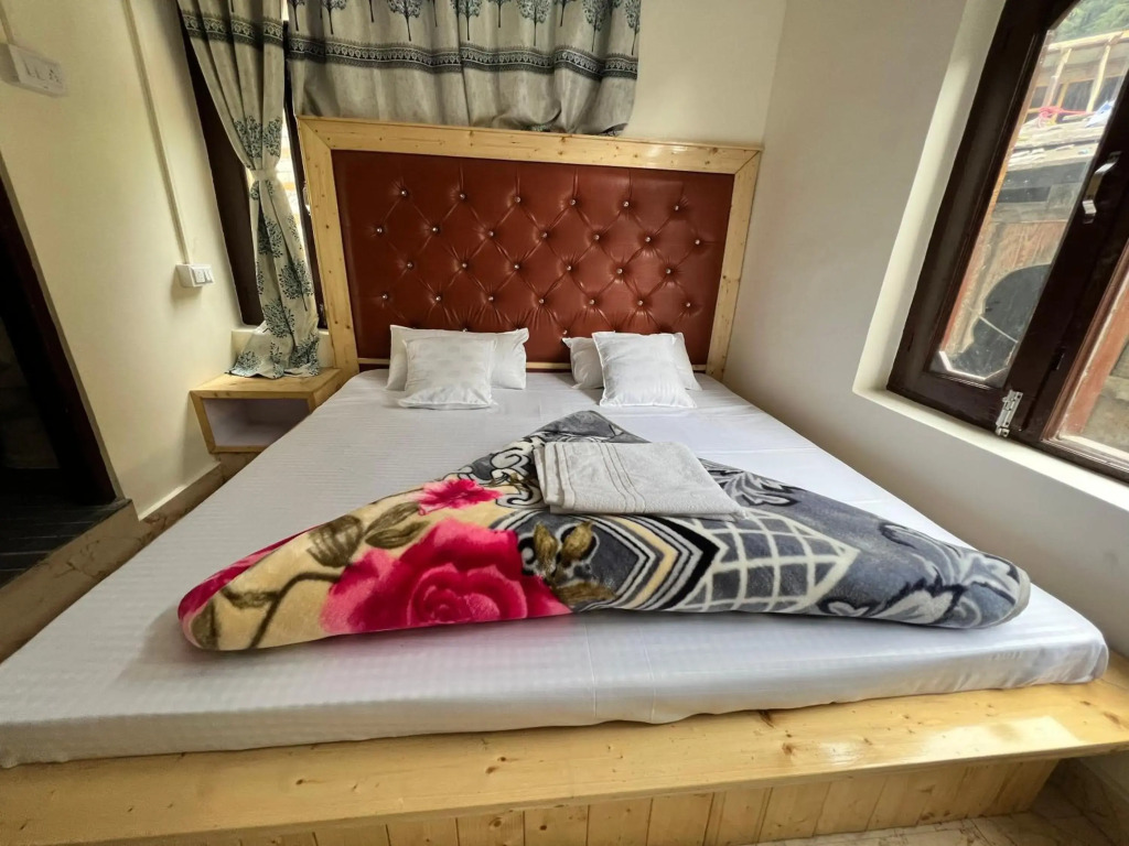 Blue star homestay kasol