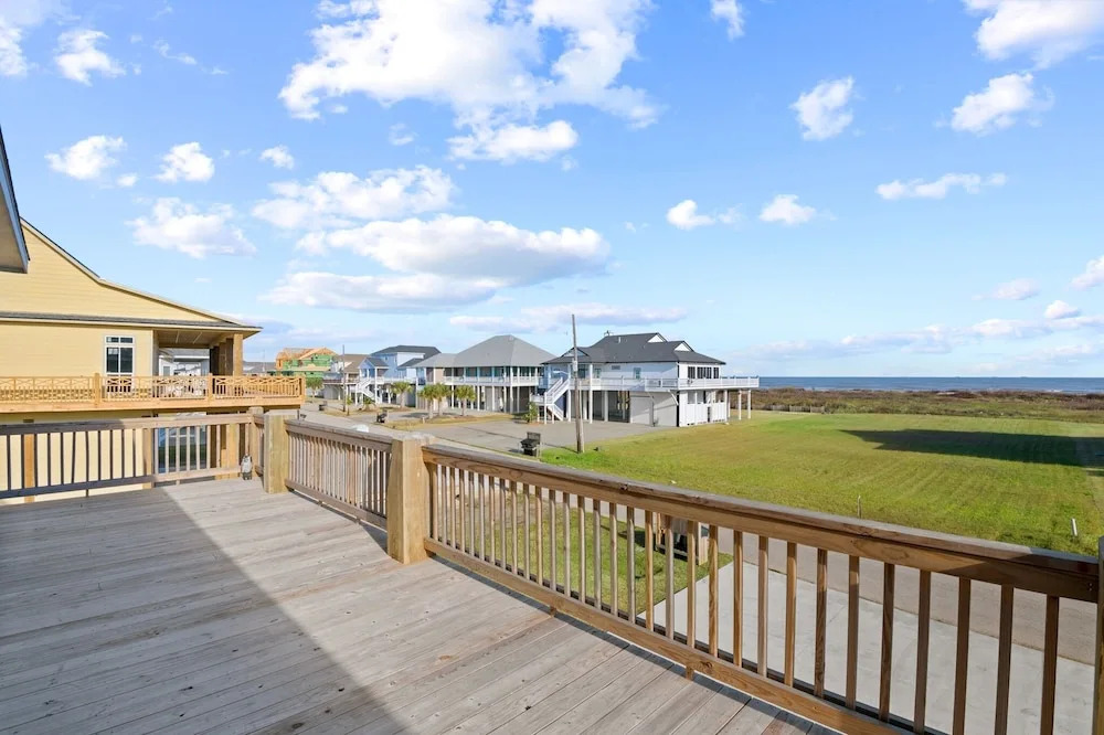 Stay Awhile 4 Bedroom Home by RedAwning