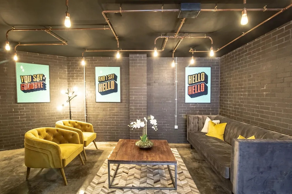Stylish warehouse apartment in Central Cardiff