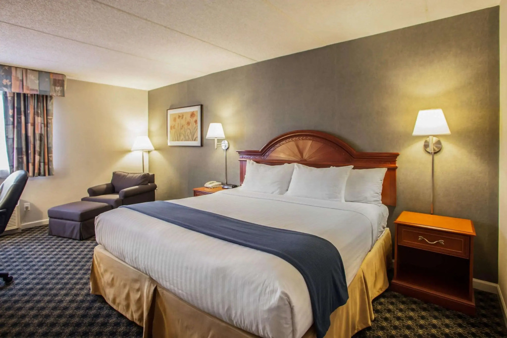 Quality Inn & Suites St Charles -West Chicago