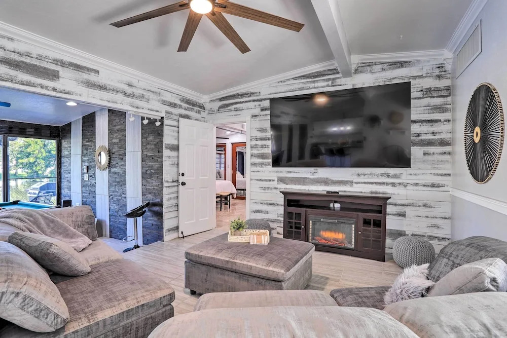Modern Seminole Home with Patio, 3 Mi to Beach