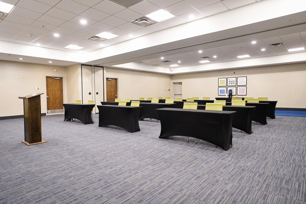 Holiday Inn Express Charleston-Civic Center by IHG