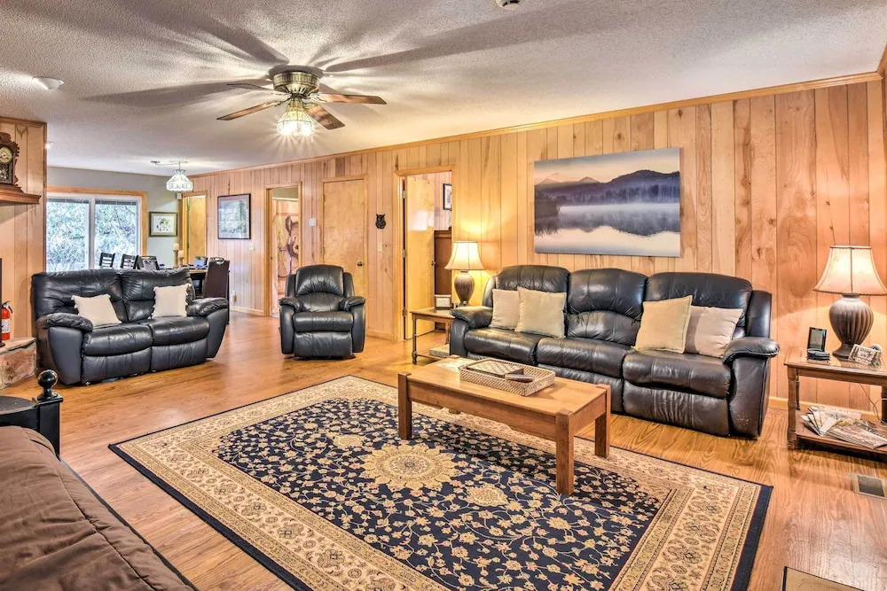 Secluded Lavinder Laurel Leaf Cottage Near Creek