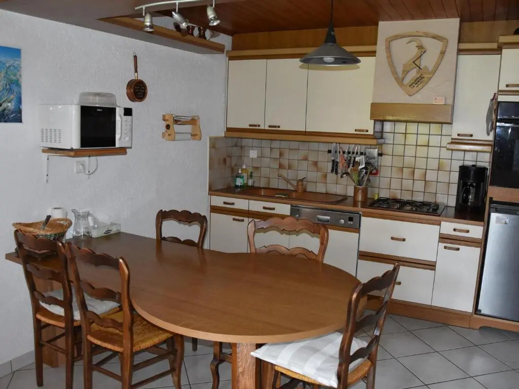 Chalet mitoyen avec jardinet, 3 pièces, 6 personnes - FR-1-464-8
