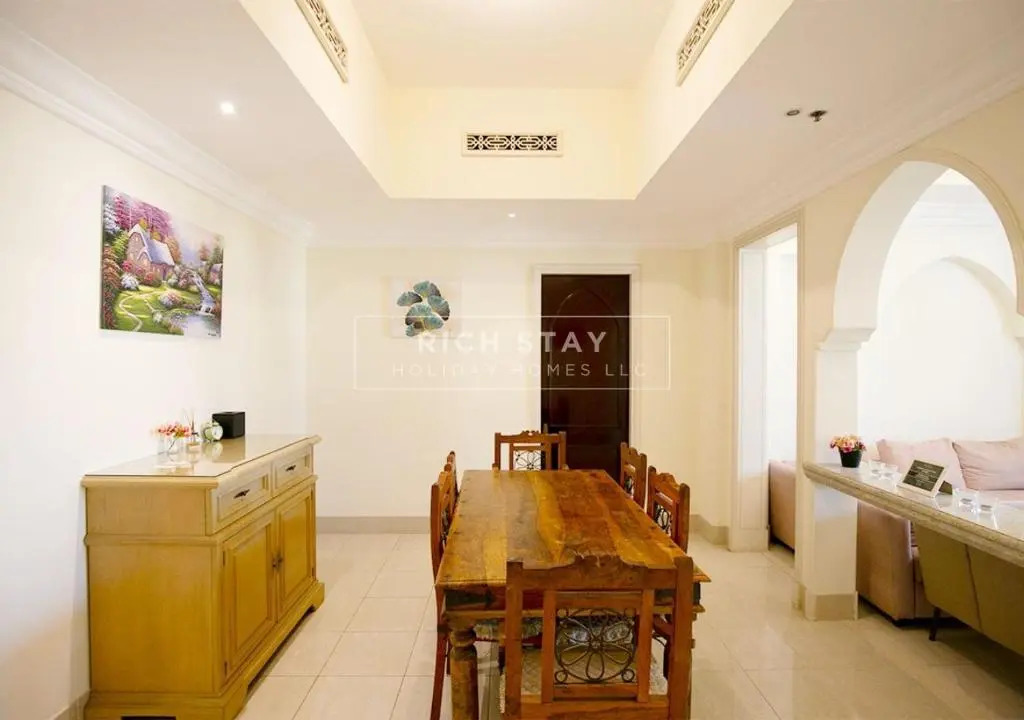 Spectacular 2BR in Souk Al Bahar, Downtown with Burj & Dubai Mall view by Rich Stay