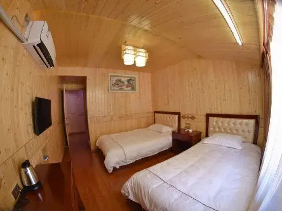 Yongjia Mountain Stream Farmhouse