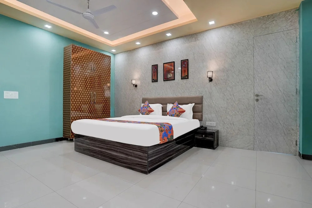 FabHotel Sky - Nr Sapphire 83 Mall, Manesar