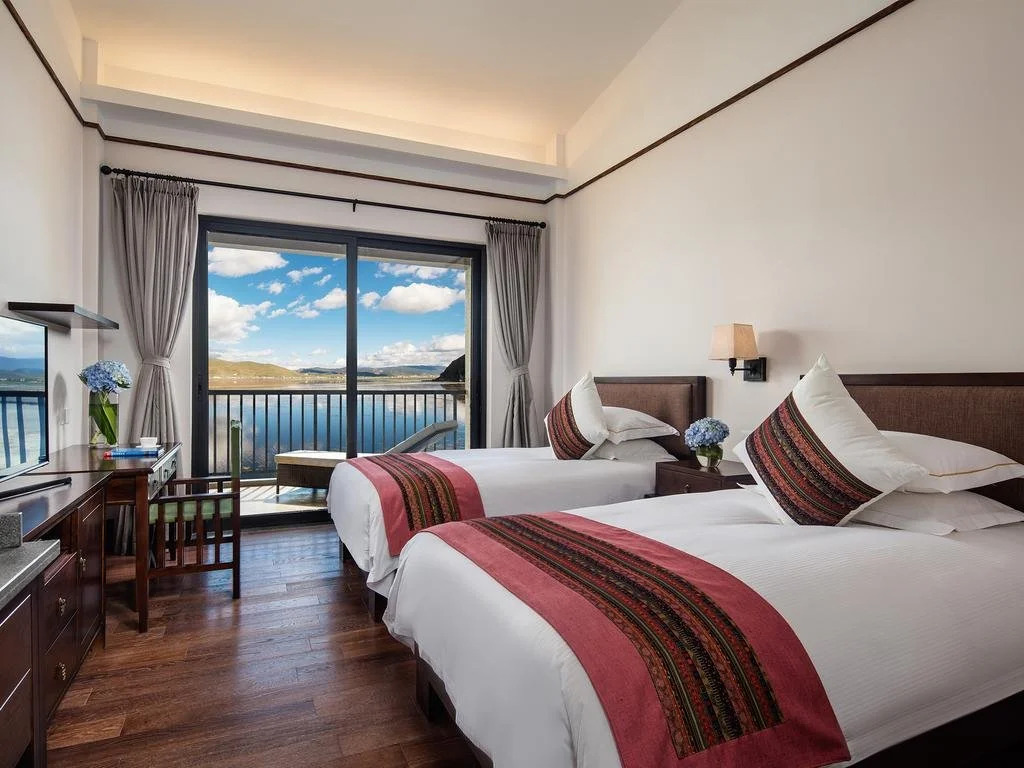 High Mountain Resort Shangri-la
