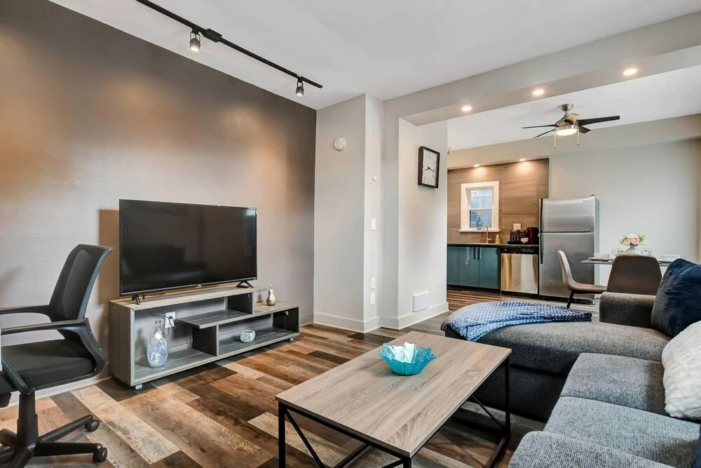 Newly Renovated - Spacious 1BR - Near Downtown