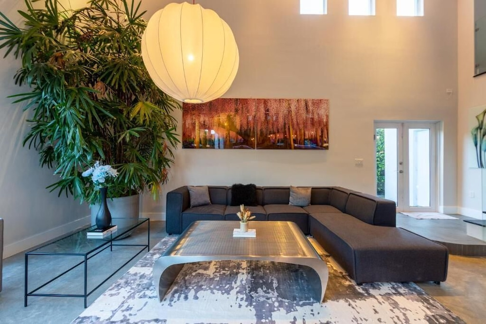 Villa II Palazzo by Glam Homes
