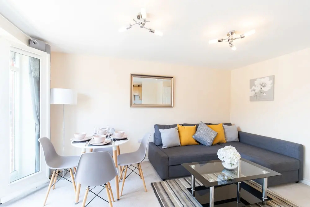 Velvet 2-bed apartment Stewart Place - Ware