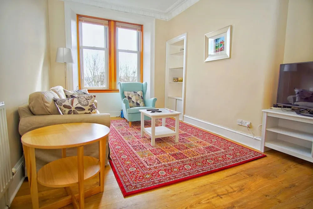 Bright & Spacious Flat 4 in Newhaven