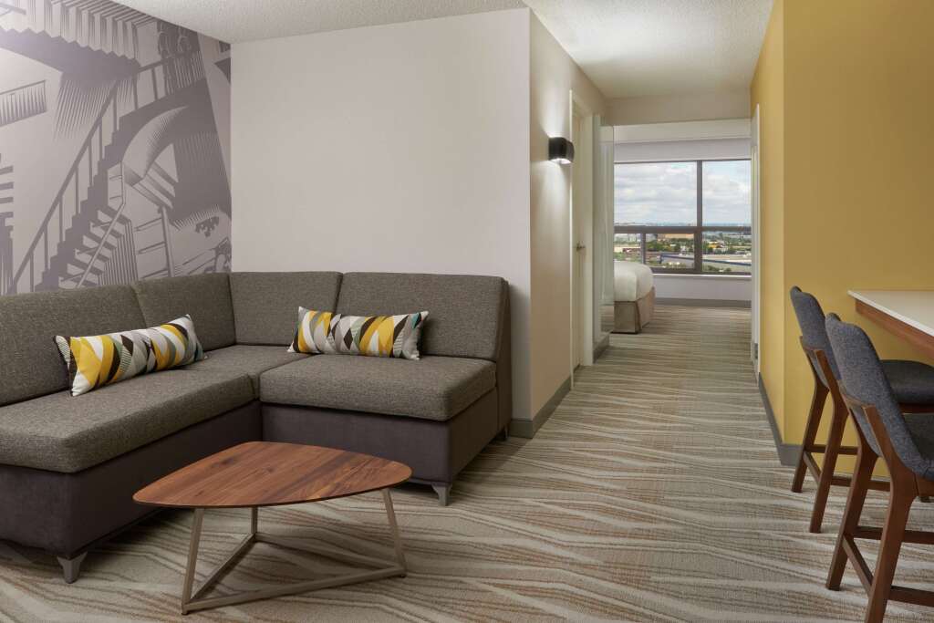 Hilton Toronto Airport Hotel & Suites